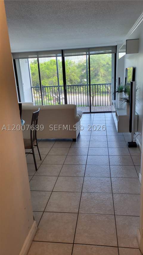 3475 N Country Club Dr 409, Aventura FL - photo 6 of 24