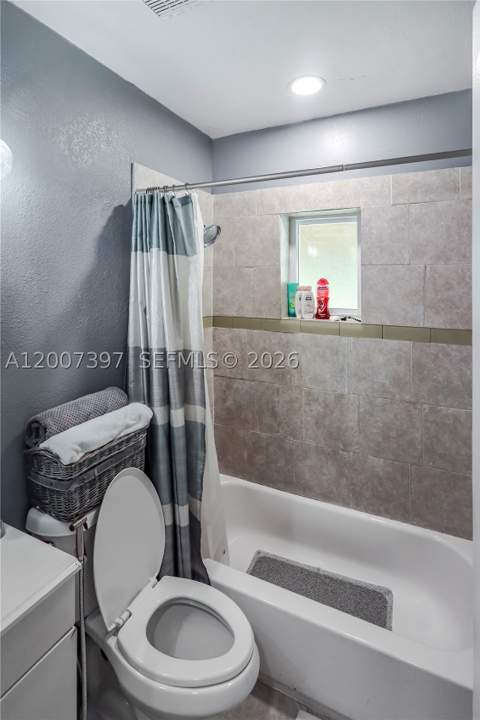 571 E 60th St, Hialeah FL - photo 11 of 21