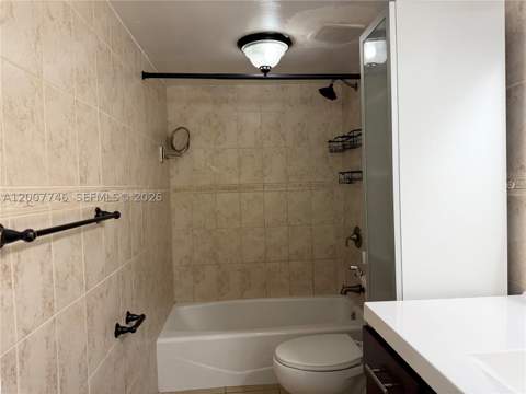 1850 W 56th St 2404, Hialeah FL - photo 13 of 18