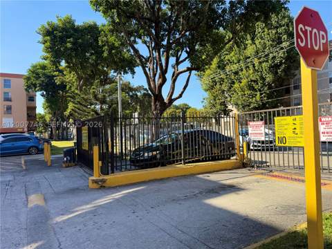 1850 W 56th St 2404, Hialeah FL - photo 17 of 18
