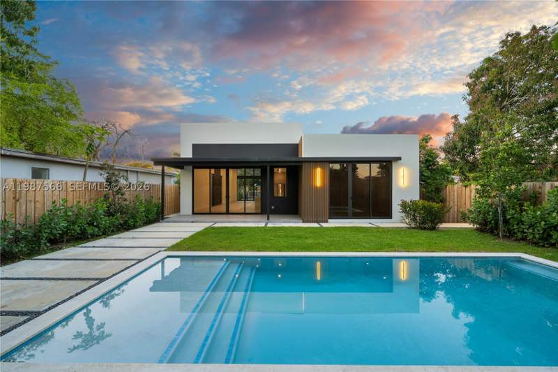 5 bedroom SingleFamilyResidence at 412 NW 47th St, Buena Vista Heights Exten, Miami — photo 3
