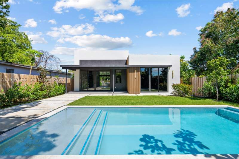 5 bedroom SingleFamilyResidence at 412 NW 47th St, Buena Vista Heights Exten, Miami — photo 4