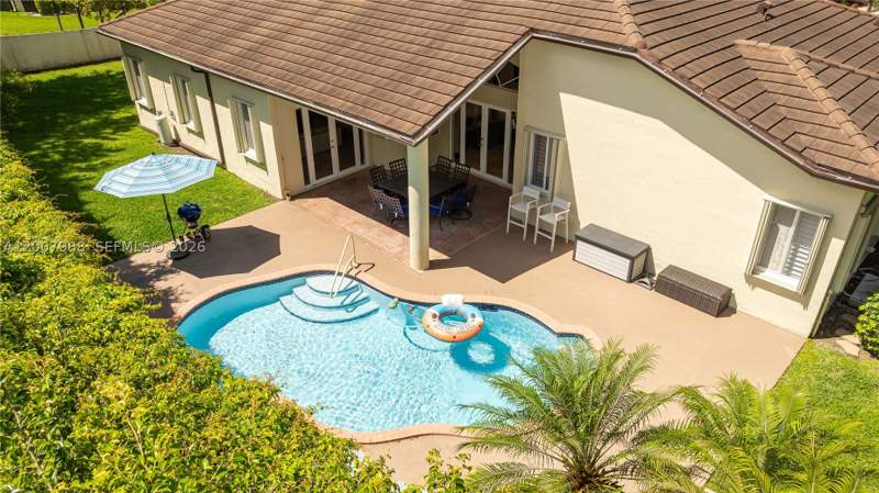 4 bedroom SingleFamilyResidence at 14831 SW 95th Ct, Twenty Oaks, Miami — photo 2