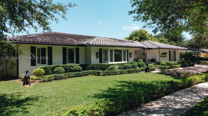 4 bedroom SingleFamilyResidence at 16241 W Troon Cir, Miami Lakes - Loch Lomond, Miami Lakes — photo 1