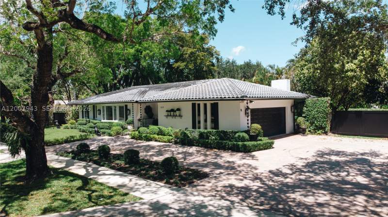 4 bedroom SingleFamilyResidence at 16241 W Troon Cir, Miami Lakes - Loch Lomond, Miami Lakes — photo 2