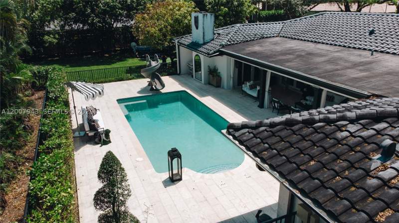 4 bedroom SingleFamilyResidence at 16241 W Troon Cir, Miami Lakes - Loch Lomond, Miami Lakes — photo 4
