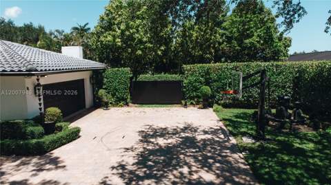 16241 W Troon Cir, Miami Lakes FL - photo 6 of 75