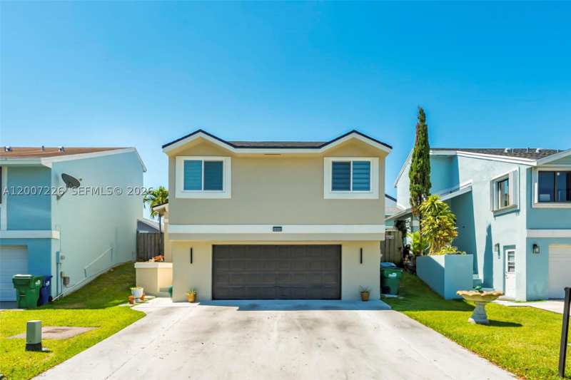 3 bedroom SingleFamilyResidence at 10048 SW 221st St, Lakes By The Bay Sec 3, Cutler Bay — photo 1
