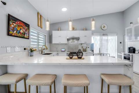 10048 SW 221st St, Cutler Bay FL - photo 10 of 32