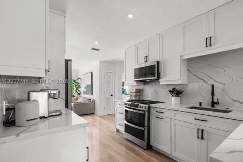 11790 NE 8th Ave, Biscayne Park FL - photo 11 of 35
