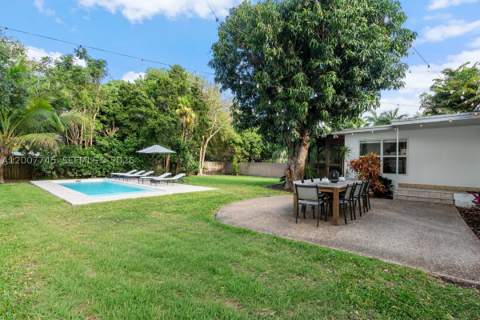 11790 NE 8th Ave, Biscayne Park FL - photo 6 of 35