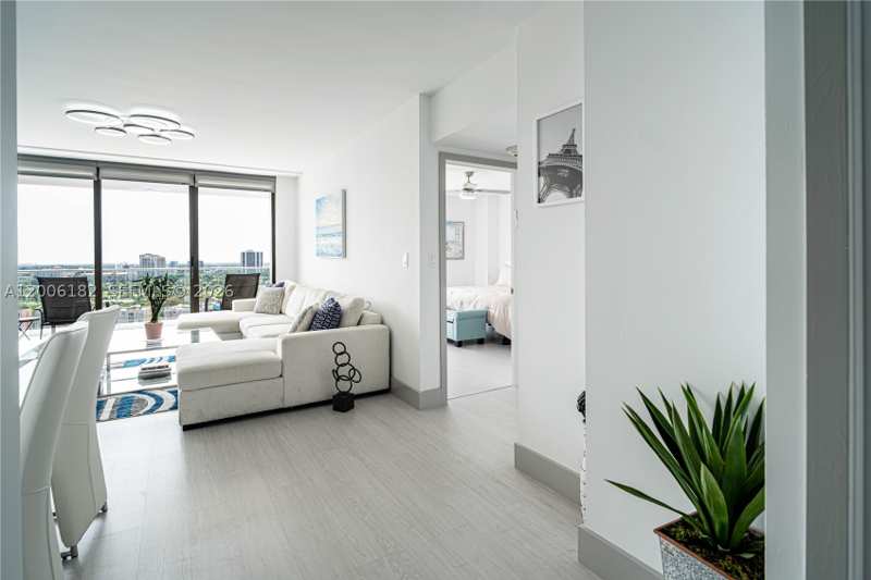 1 bedroom Condominium at 19707 Turnberry Way 18C, Turnberry Isle Condo, Aventura — photo 1