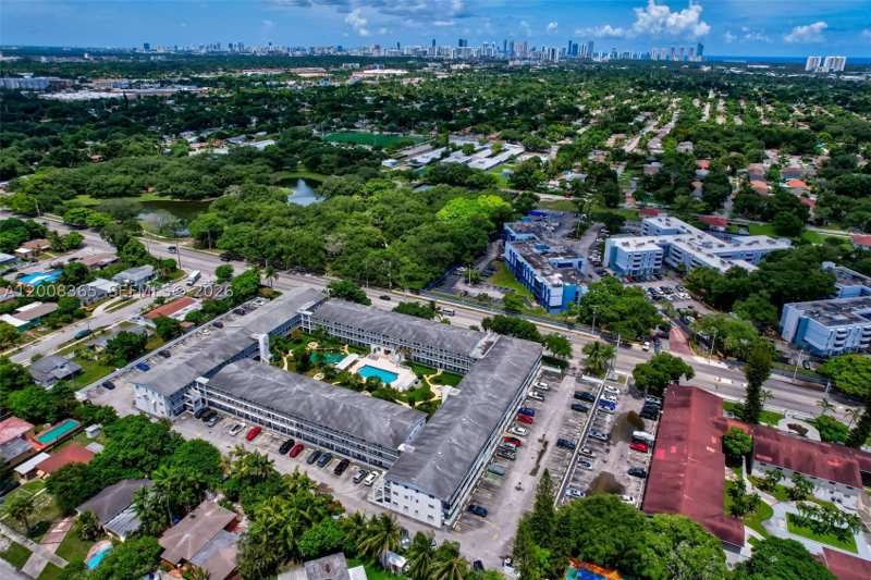 2 bedroom StockCooperative at 15610 NE 6th Ave 23C, Golden Towers No 2 Inc -, Miami — photo 1