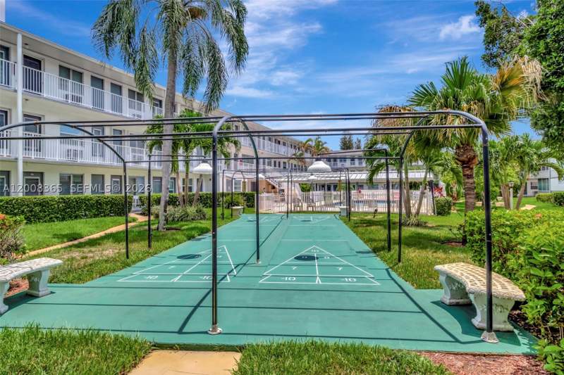 2 bedroom StockCooperative at 15610 NE 6th Ave 23C, Golden Towers No 2 Inc -, Miami — photo 3