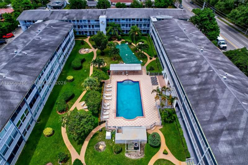 2 bedroom StockCooperative at 15610 NE 6th Ave 23C, Golden Towers No 2 Inc -, Miami — photo 4