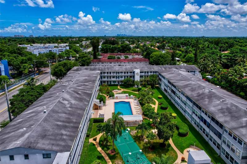 2 bedroom StockCooperative at 15610 NE 6th Ave 23C, Golden Towers No 2 Inc -, Miami — photo 5