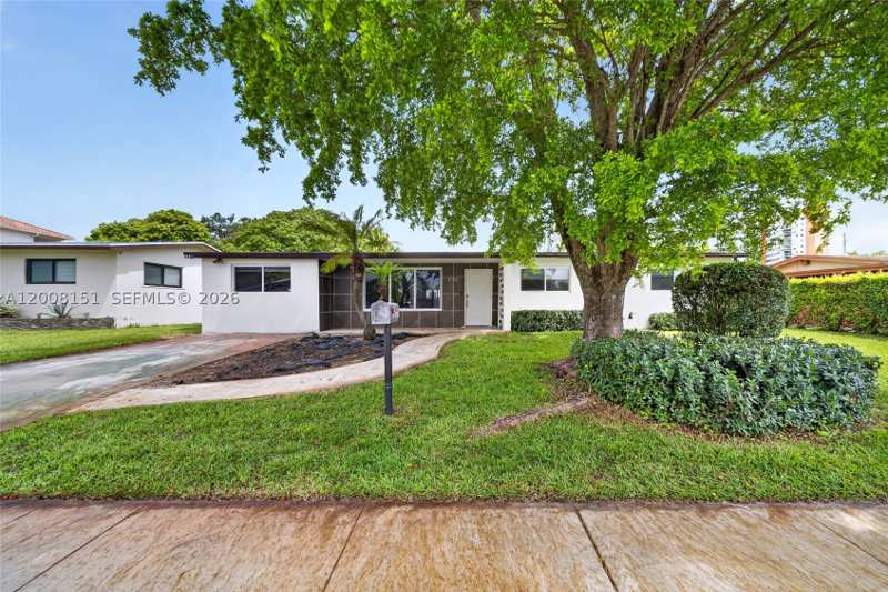 4 bedroom SingleFamilyResidence at 1155 NE 184th St, Lake Park Manor Replat, Miami — photo 1