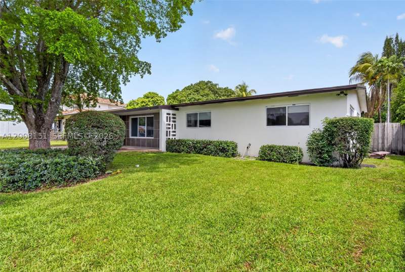 4 bedroom SingleFamilyResidence at 1155 NE 184th St, Lake Park Manor Replat, Miami — photo 2