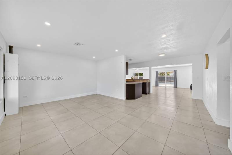 4 bedroom SingleFamilyResidence at 1155 NE 184th St, Lake Park Manor Replat, Miami — photo 5
