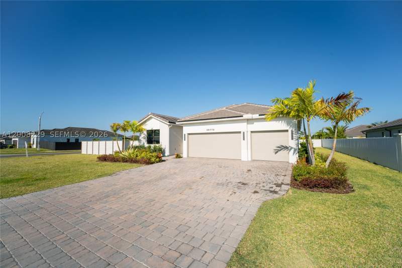 4 bedroom SingleFamilyResidence at 30772 SW 192nd Ct, Estrella Square, Homestead — photo 4