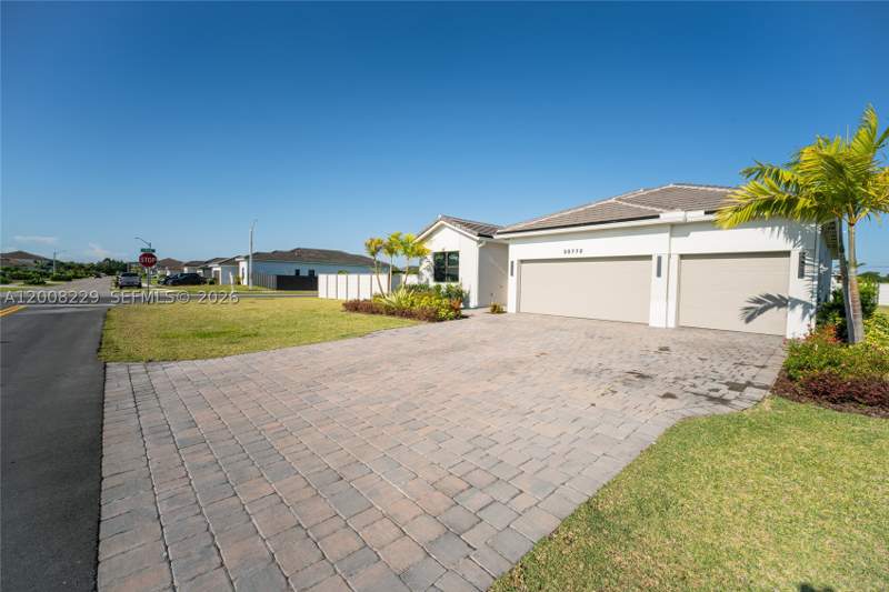 4 bedroom SingleFamilyResidence at 30772 SW 192nd Ct, Estrella Square, Homestead — photo 5