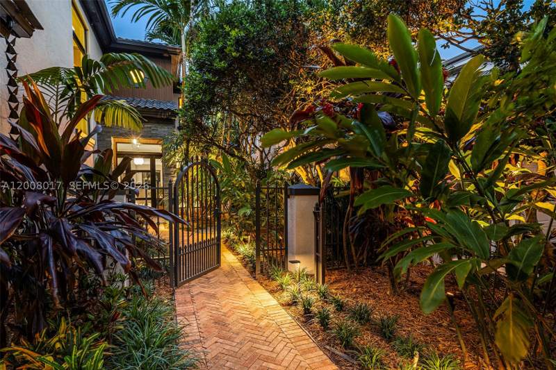 5 bedroom SingleFamilyResidence at 7291 SW 47th Ct, University Place, Miami — photo 5