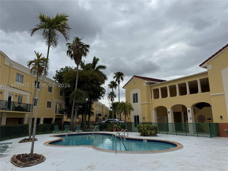 2 bedroom Condominium at 12605 SW 91st St 219, The Shamrock Condo, Miami — photo 2