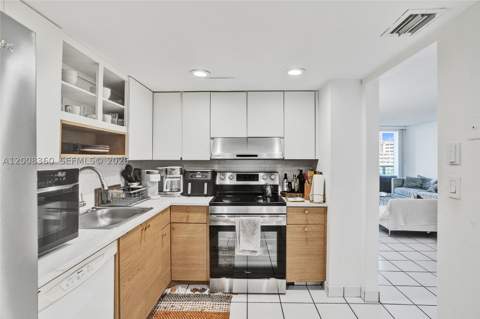 100 Bayview Dr 401, Sunny Isles Beach FL - photo 15 of 45