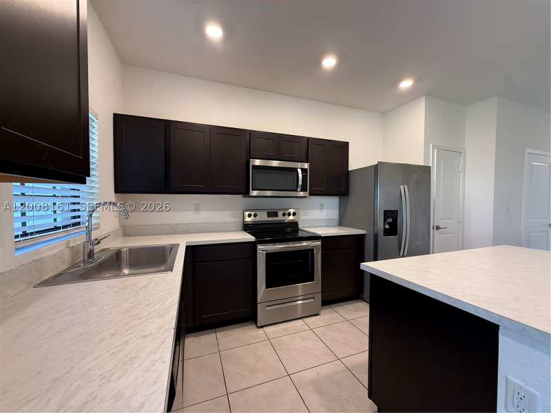 3 bedroom Townhouse at 731 SW 11th St, Regal Palm Subdivision, Florida City — photo 1
