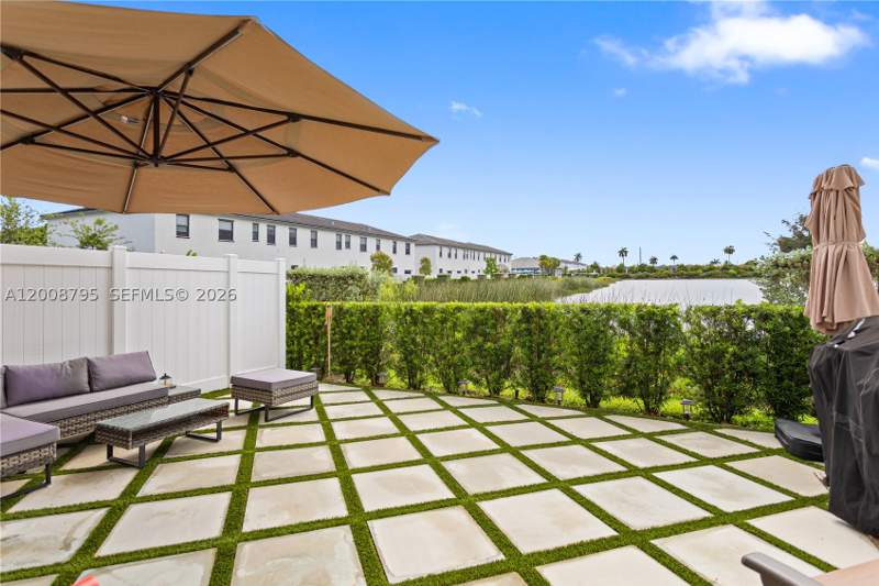 3 bedroom Townhouse at 20478 NW 4th Ct, Vista Lago, Miami Gardens — photo 2