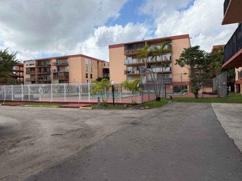 2 bedroom Condominium at 1910 W 56th St 3121B, Palm-West Gardens Condo, Hialeah — photo 4