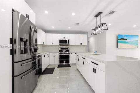 12724 SW 33rd Ter, Miami FL - photo 11 of 41