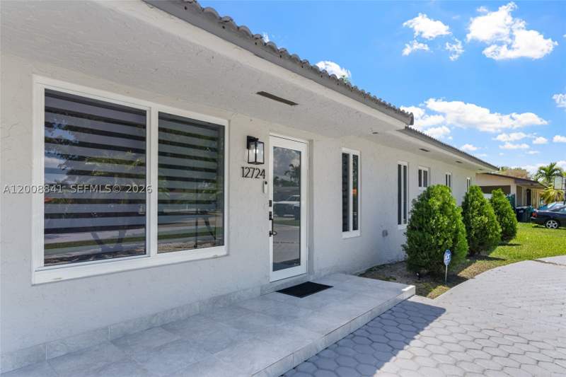 5 bedroom SingleFamilyResidence at 12724 SW 33rd Ter, Orsori, Miami — photo 4