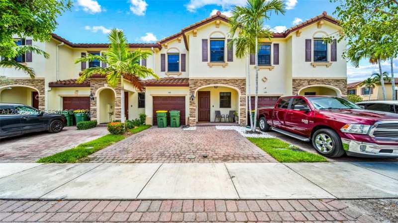 3 bedroom Townhouse at 144 SE 34th Ave, Baywinds Of Dominica And, Homestead — photo 1