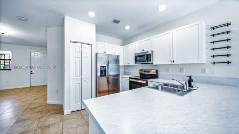 144 SE 34th Ave, Homestead FL - photo 8 of 27