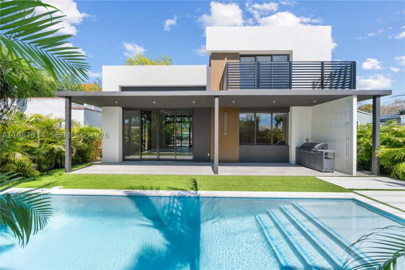 5 bedroom SingleFamilyResidence at 536 NW 48th ST, BAY VISTA PARK AMD PL, Miami — photo 2