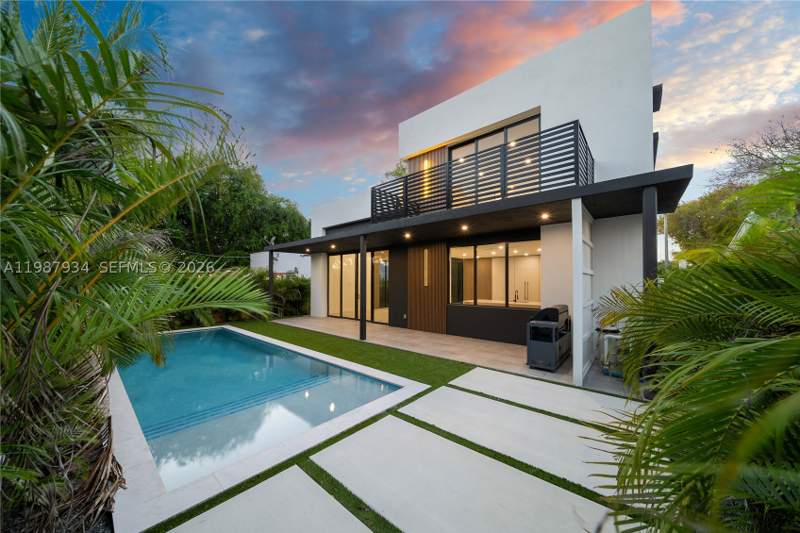 5 bedroom SingleFamilyResidence at 536 NW 48th ST, BAY VISTA PARK AMD PL, Miami — photo 3