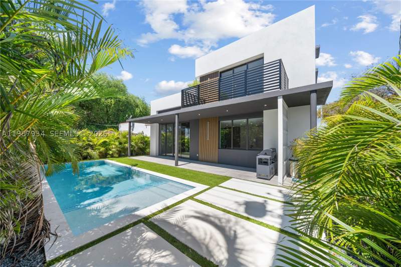 5 bedroom SingleFamilyResidence at 536 NW 48th ST, BAY VISTA PARK AMD PL, Miami — photo 4