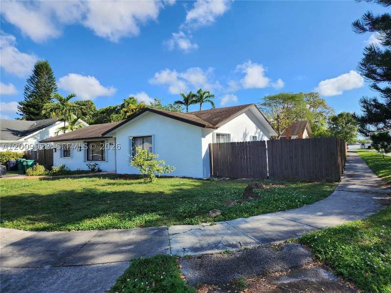 4 bedroom SingleFamilyResidence at 9825 SW 132nd Ct, Calusa Club Estates 5th A, Miami — photo 4