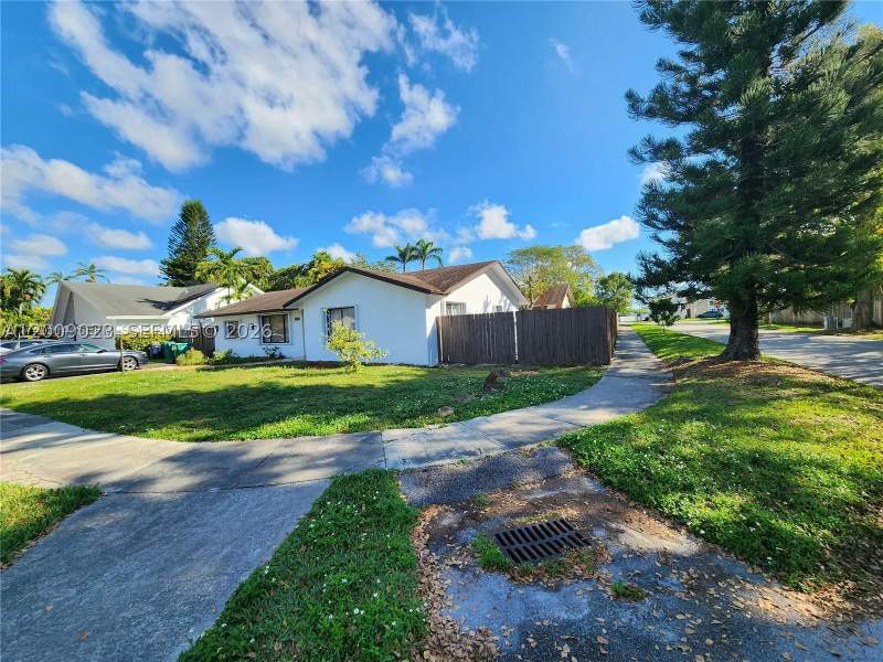 4 bedroom SingleFamilyResidence at 9825 SW 132nd Ct, Calusa Club Estates 5th A, Miami — photo 5