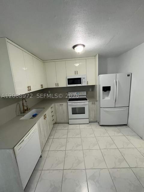 9704 NW 6th Ter 9704, Miami FL - photo 7 of 19