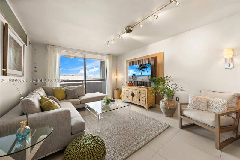 2 bedroom Condominium at 1775 Washington Ave 8F, Parc Plaza Condo, Miami Beach — photo 2