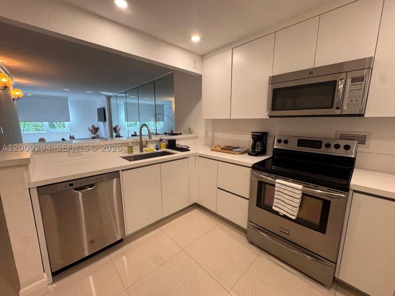 0 bedroom Condominium at 2301 Collins Ave 427, Roney Palace Condo, Miami Beach — photo 3