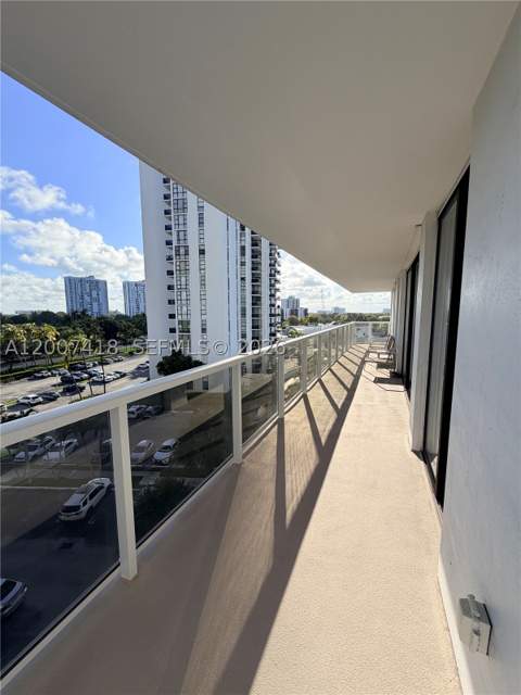 3701 N Country Club Dr 607, Aventura FL - photo 24 of 37