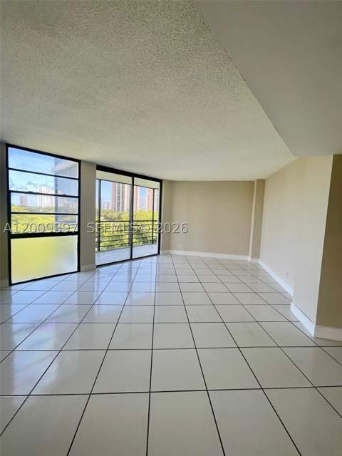 20400 W Country Club Dr 608, Aventura FL - photo 14 of 18
