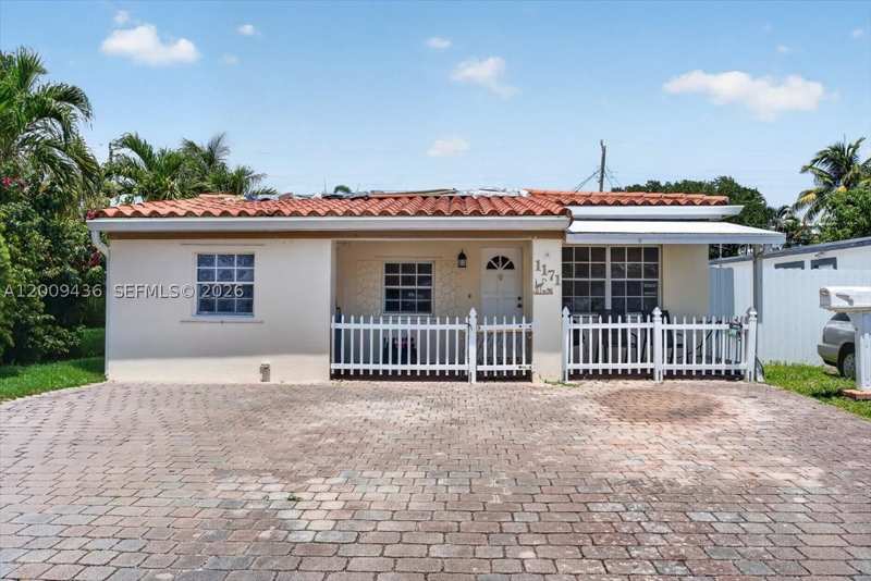 4 bedroom SingleFamilyResidence at 1171 NE 182nd St, Fulford By The Sea Rev Pl, North Miami Beach — photo 1