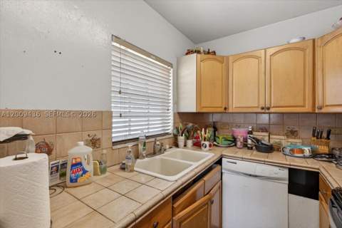 1171 NE 182nd St, North Miami Beach FL - photo 11 of 26