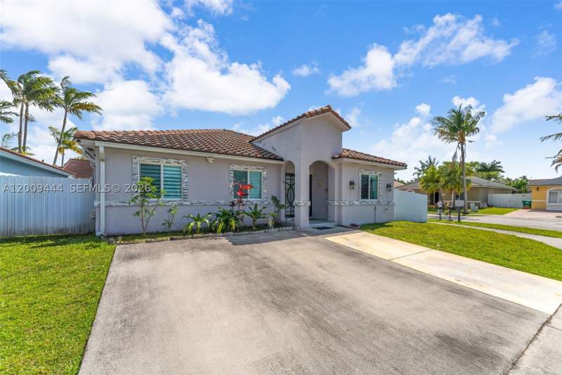 4 bedroom SingleFamilyResidence at 14240 SW 171st St, Maralex Homes, Miami — photo 2