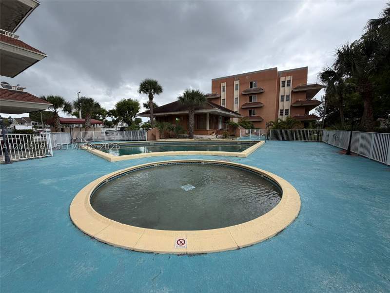 2 bedroom Condominium at 17650 NW 68th Ave A2008, Lakeview Gardens At Miami, Hialeah — photo 2
