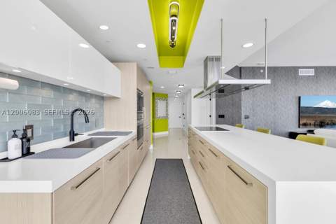 17111 Biscayne Blvd 909, North Miami Beach FL - photo 10 of 93